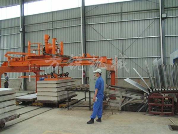 方銳機械硅酸鈣板設備安裝現場